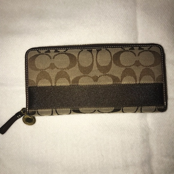 Coach Handbags - Coach Signature Zip Wallet